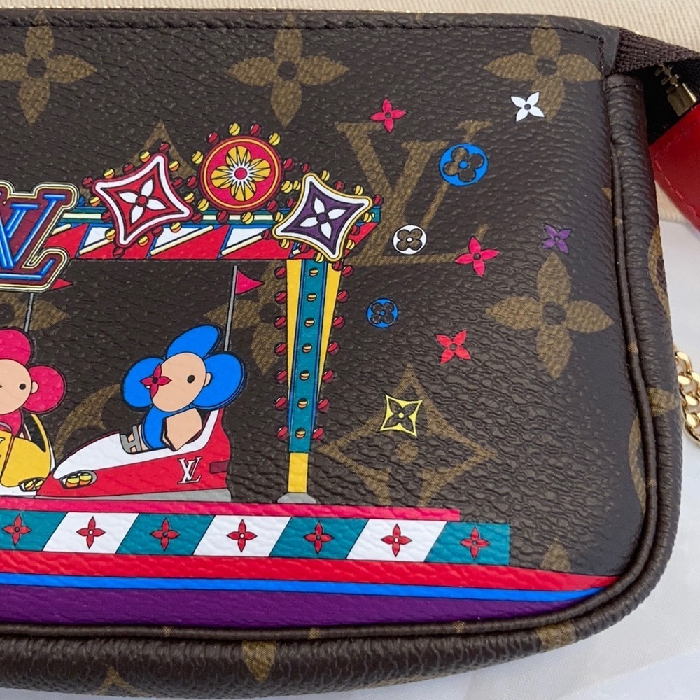 𝅺LOUIS Vuitton Christmas 2020 mini pochette access - Picture 10 of 13